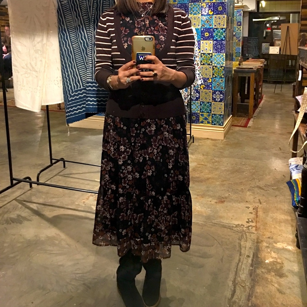 A floral Autumn 🍂 brown dress